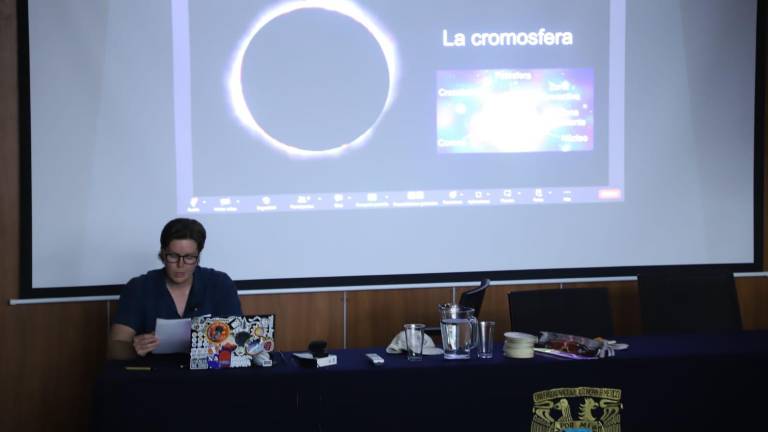 K. Kenny presentó la conferencia “El poder de una sombra: El Eclipse solar total del 8 de abril , 2024”.