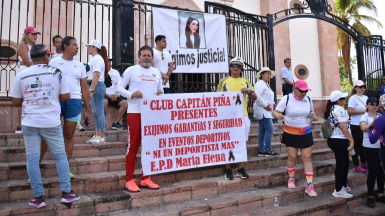 Familiares, amigos, deportistas y ciudadanos se sumaron a la manifestación para pedir justicia para María Elena.