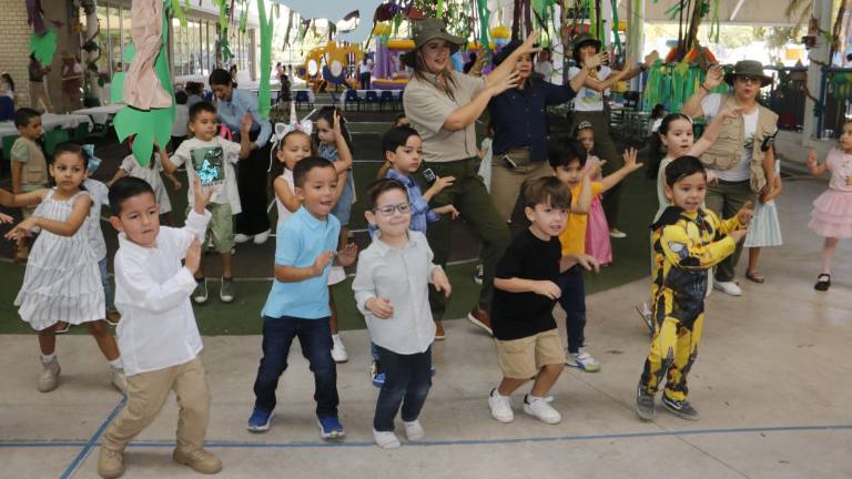 Alumnos de la Escuela Activa Integral celebran el Día del Niño con diversión