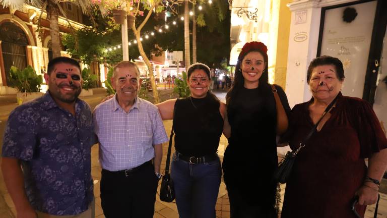 Sergio y Ricardo Lizárraga, Judith Osuna de Lizárraga, Brianda Lizárraga y Ascensión Lizárraga. Sergio y Ricardo Lizárraga, Judith Osuna de Lizárraga, Brianda Lizárraga y Ascensión Lizárraga.