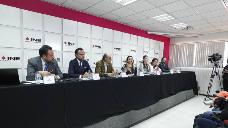 Conferencia de prensa de la Comisión Temporal de Debates del INE.