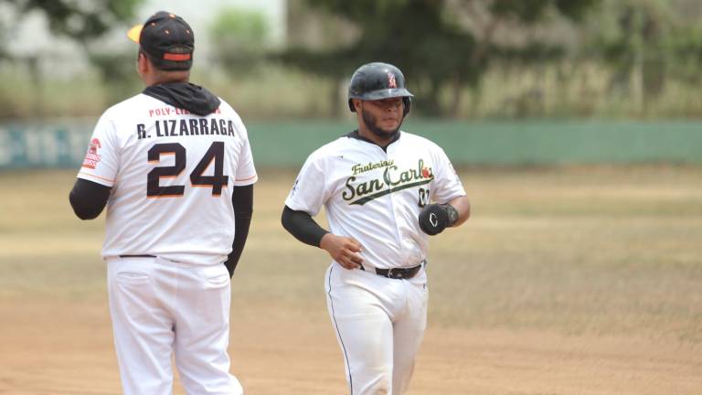 Frutería San Carlos-Familia Rubio se instaló en semifinales de la Liga de Beisbol Dominical tras imponerse 7-4 a Súper Estadio. Frutería San Carlos-Familia Rubio se instaló en semifinales de la Liga de Beisbol Dominical tras imponerse 7-4 a Súper Estadio.