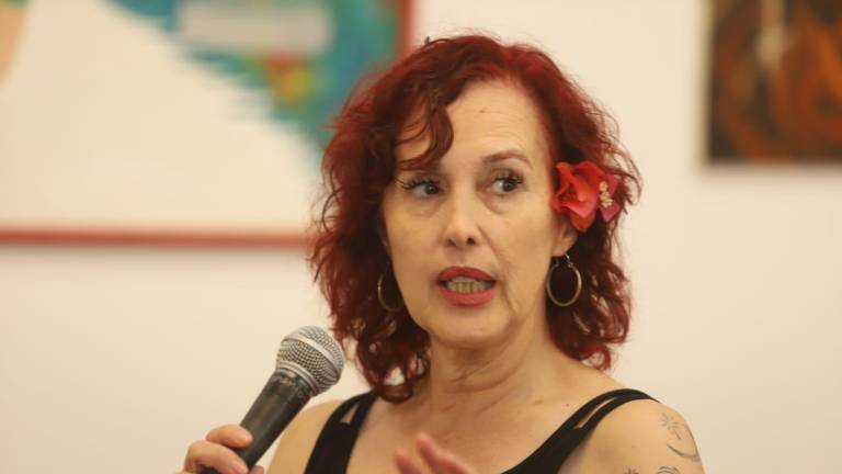 Roxana Elvridge-Thomas presentó “Shamhat, las magníficas”, una obra que rinde tributo a figuras como Sor Juana, Elena Poniatowska y Rosario Castellanos. Roxana Elvridge-Thomas presentó “Shamhat, las magníficas”, una obra que rinde tributo a figuras como Sor Juana, Elena Poniatowska y Rosario Castellanos.