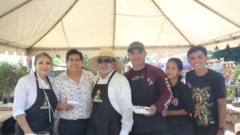 Kenya de Álvarez, Florencio Álvarez, Misael López, Manuel Núñez, Karely Núñez y Josué Lozano. Kenya de Álvarez, Florencio Álvarez, Misael López, Manuel Núñez, Karely Núñez y Josué Lozano.