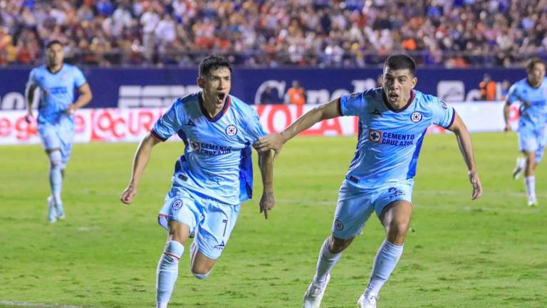 Cruz Azul rompió las quinielas al vencer al Atlético de San Luis en su casa y dejó pendiendo de un hilo su liderato.