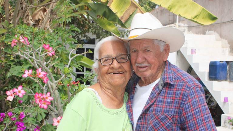 Ernestina y Eliseo ya tienen 88 y 90 años de edad y quisieran seguir juntos para siempre.