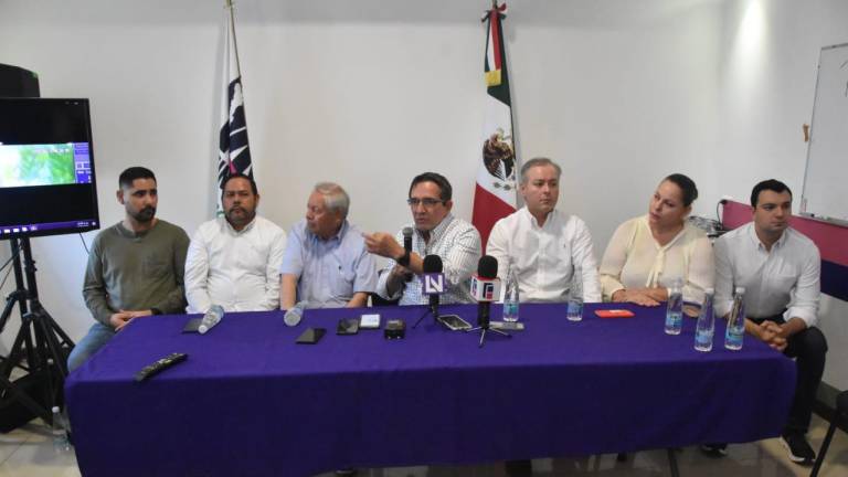Conferencia de prensa de dirigentes del Partido Sinaloense donde Héctor Melesio Cuén Ojeda ataca a medios a los que convocó para dar información.