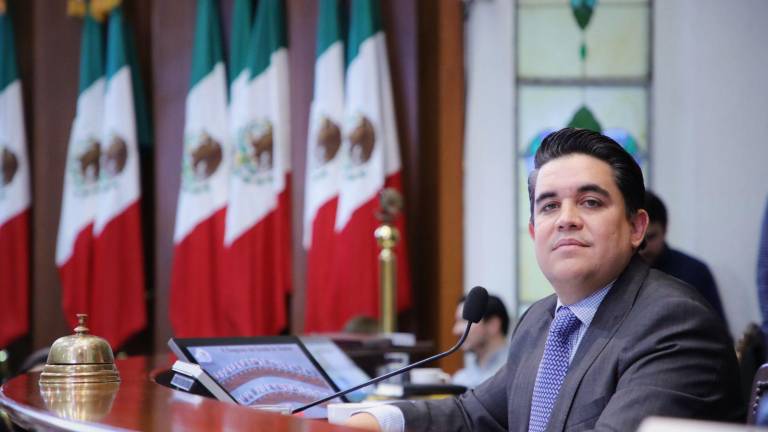 El legislador Ricardo Madrid Pérez exhortó a los diputados a presentarse a eventos que están sucediendo dentro del Congreso del Estado.