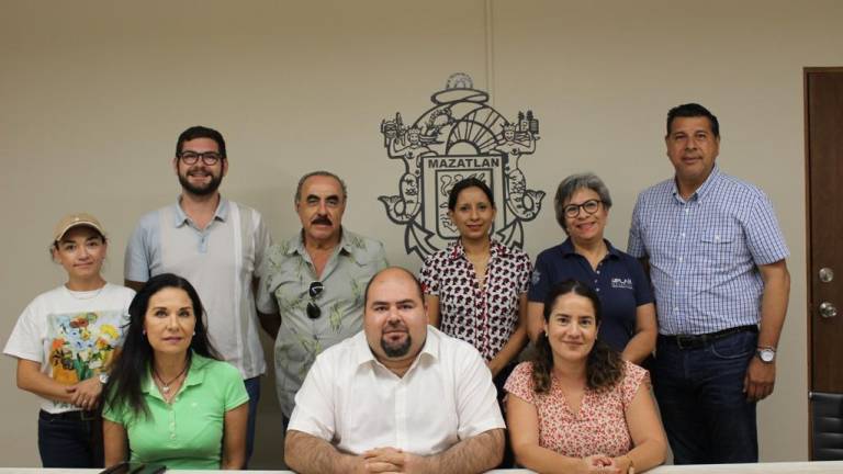 Personal del Gobierno Municipal de Mazatlán sostiene una reunión con el Consejo para el Desarrollo Económico de Sinaloa.