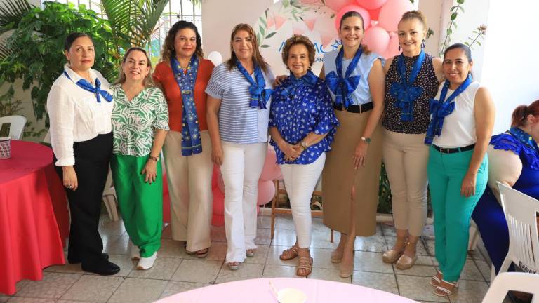 Lolys Ríos, Elva Aguirre, Lucero Lara, Nelly Sánchez, Magdalena Lizárraga de Ramírez, Imelda Morales de Chicuate, Vivian Troncoso y Mariana Gamboa.