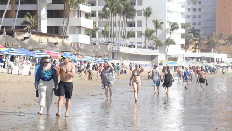 En las playas de Zona Dorada se registró gran número de bañistas.