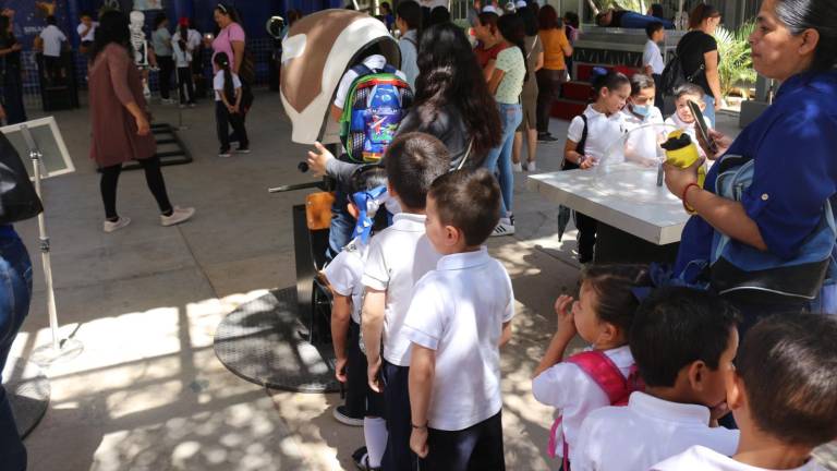 Niñas, niños y adolescentes participan en el programa Ciencia en Movimiento.