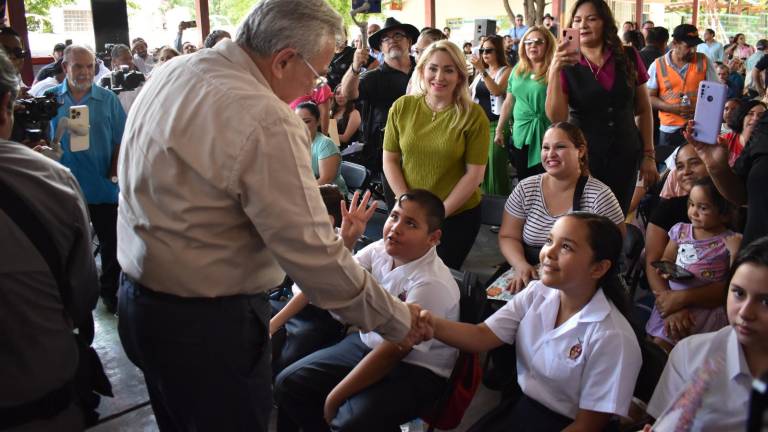 El inicio del programa de canje de uniformes y útiles fue en la escuela primaria Francisco Zarco, en Culiacán.
