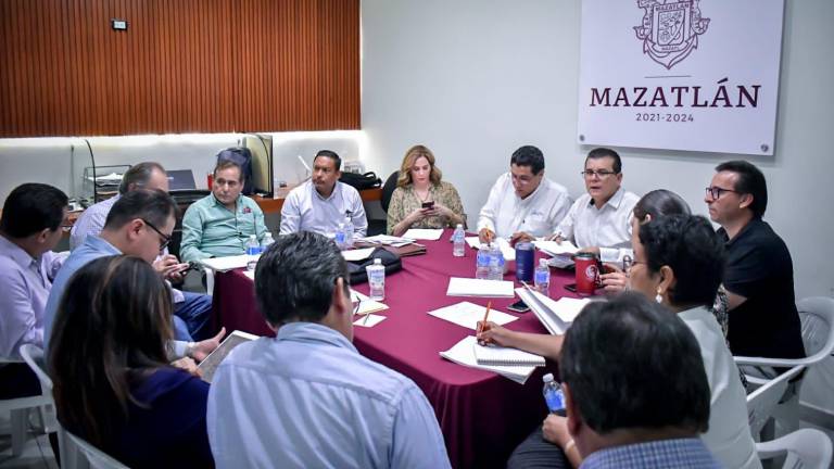 Reunión que sostuvieron el Alcalde Édgar González Zataráin, regidores y dirigentes de organizaciones ciudadanas.