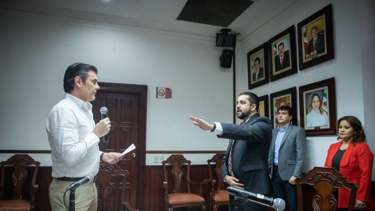 Ricardo Arturo Saenz López rinde protesta nuevo Secretario del Ayuntamiento de Culiacán