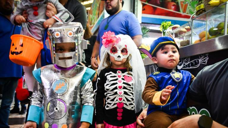Decenas de niñas y niños disfrazados recorrieron el Centro de Culiacán para celebrar Halloween y pedir dulces. Decenas de niñas y niños disfrazados recorrieron el Centro de Culiacán para celebrar Halloween y pedir dulces.