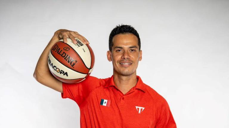 El mazatleco Miguel Barraza es el fisioterapeuta de la Selección Mexicana de baloncesto que busca calificar a Tokio 2020.