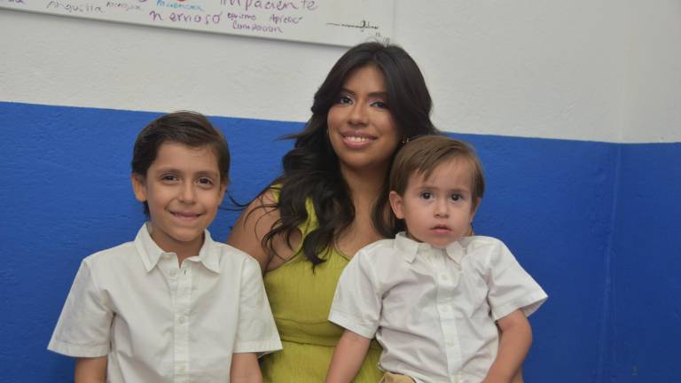 Ericka Mariana Gelover Ramírez con sus hijos Arturo y Natanael.