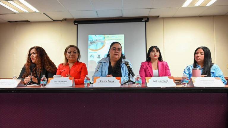 Comunicadoras de Sinaloa compartieron experiencias y desafíos en torno a la violencia de género durante un conversatorio en la UAS. Comunicadoras de Sinaloa compartieron experiencias y desafíos en torno a la violencia de género durante un conversatorio en la UAS.