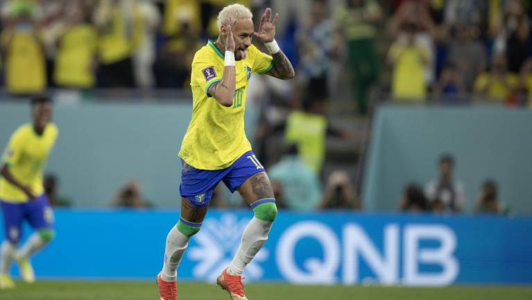 Neymar Jr. regresó a la actividad en los octavos de final y anotó para Brasil.