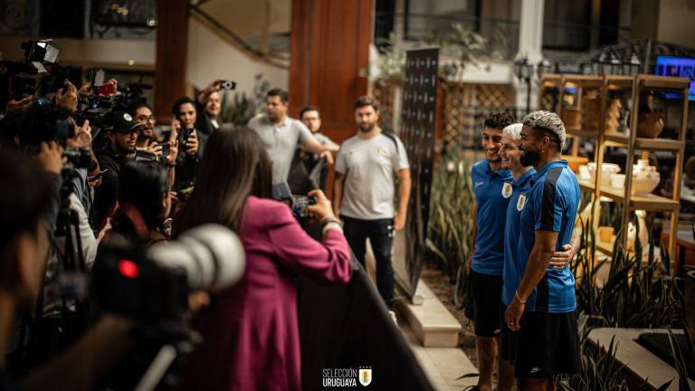 Sebastián Cáceres, Rodrigo Aguirre y Guillermo Varela atendieron a la prensa. Sebastián Cáceres, Rodrigo Aguirre y Guillermo Varela atendieron a la prensa.