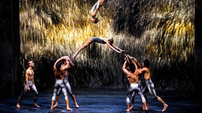 El espectáculo de ‘Cirque danse’, un género creado por la compañía Recirquel, presenta una coreografía de su director Bence Vági.