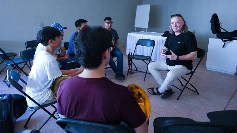 El músico polaco Dariusz Mikulski ofreció una clase magistral dentro del Festival de Metales del Pacífico. El músico polaco Dariusz Mikulski ofreció una clase magistral dentro del Festival de Metales del Pacífico.
