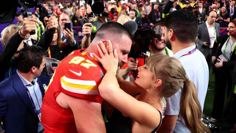 Travis Kelce y Taylor Swift se roban los reflectores en la NFL con su relación.