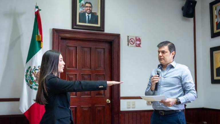 Leslie Soto Berrelleza rinde protesta como regidora suplente por Morena en el Ayuntamiento de Culiacán. Leslie Soto Berrelleza rinde protesta como regidora suplente por Morena en el Ayuntamiento de Culiacán.