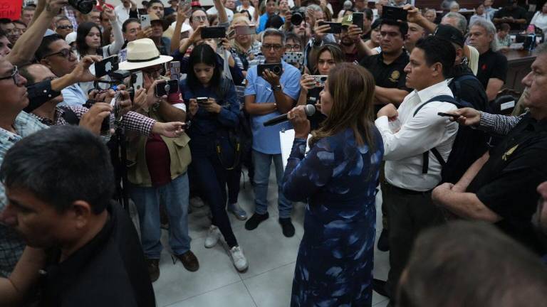 La Diputada Tere Guerra atendió a los manifestantes de la UAS en el Congreso del Estado. La Diputada Tere Guerra atendió a los manifestantes de la UAS en el Congreso del Estado.