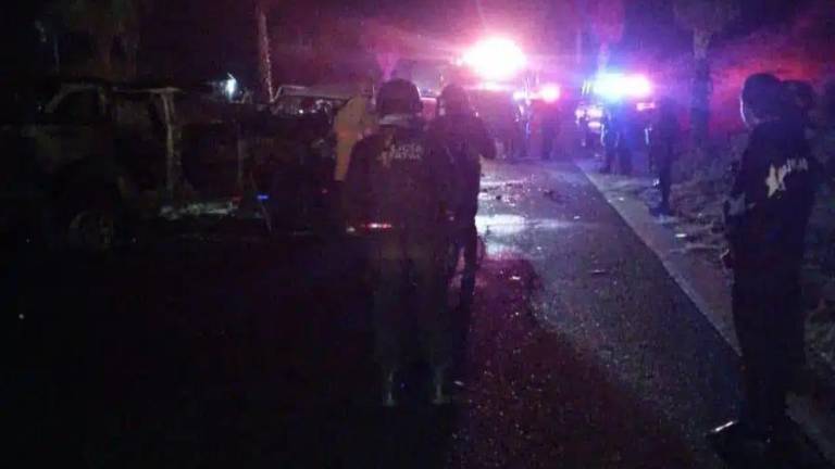 Cinco lesionados y dos autos quemados deja choque en Nuevo Altata