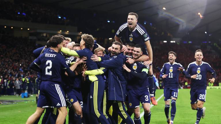 Tuvieron que pasar 28 años para que Escocia volviera a clasificar a una Copa del Mundo. Tuvieron que pasar 28 años para que Escocia volviera a clasificar a una Copa del Mundo.