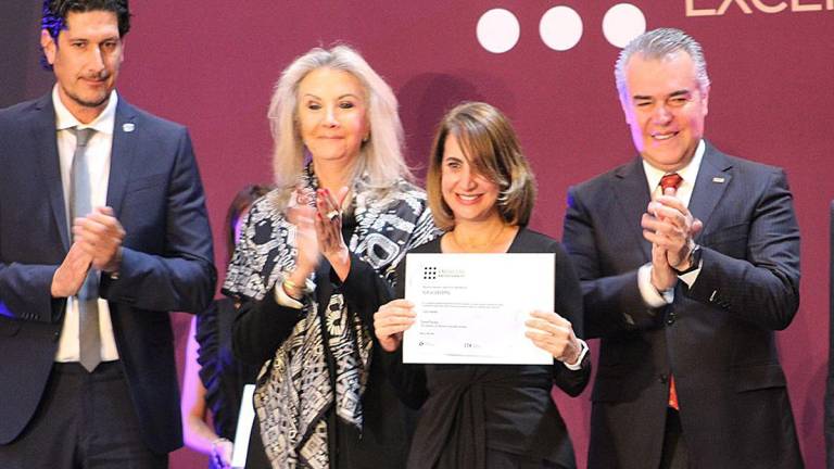 Recibe Fundación Coppel premio ‘Empresa Excepcional’ por apoyo a los microempresarios