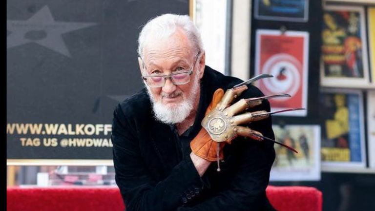 Robert Englund el eterno “Freddy Krueger” recibe su estrella en el Paseo de la Fama de Hollywood. Robert Englund el eterno “Freddy Krueger” recibe su estrella en el Paseo de la Fama de Hollywood.