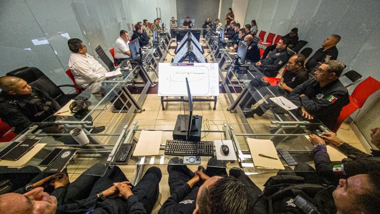 La SSPE precisó que en este despliegue participarán tanto Ejército Mexicano, Guardia Nacional, Secretaría de Marina, SSyPC y las distintas policías municipales. La SSPE precisó que en este despliegue participarán tanto Ejército Mexicano, Guardia Nacional, Secretaría de Marina, SSyPC y las distintas policías municipales.