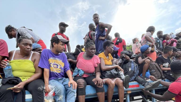 En la ruta migratoria se estrechan lazos de solidaridad con migrantes de otros países.