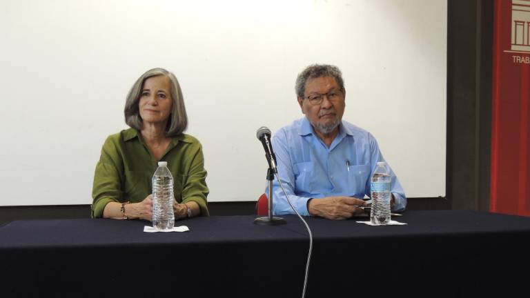 Mónica Lavín visita Culiacán para presentar su obra Naufragio entre palabras. Mónica Lavín visita Culiacán para presentar su obra Naufragio entre palabras.
