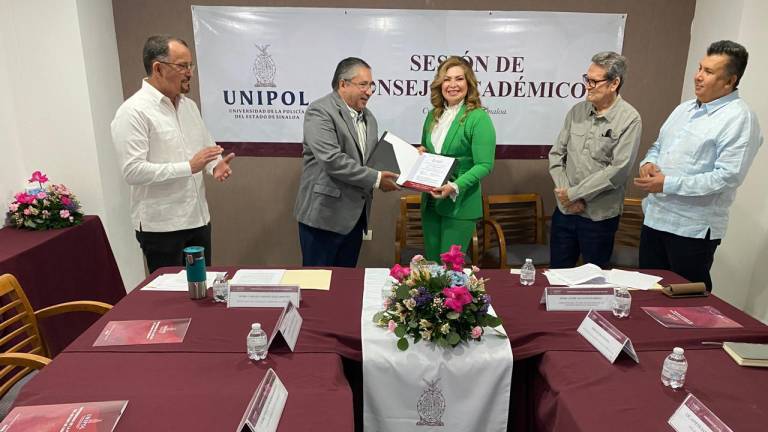 Edith Gómez Valenzuela recibió su título de Doctorado en Sistema de Justicia Penal por parte de la Unipol.