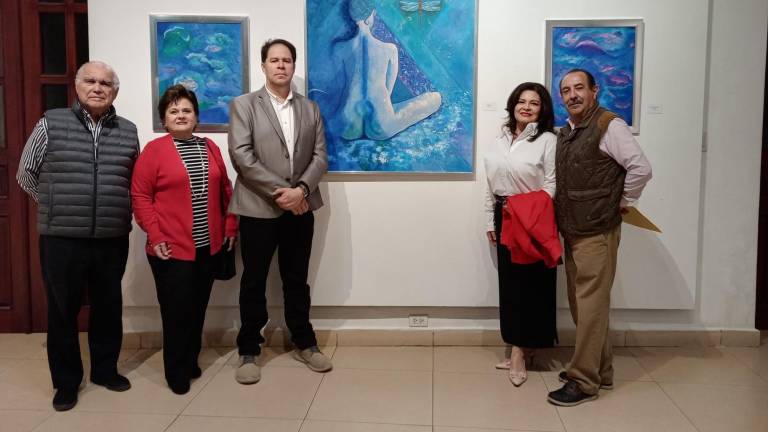 La comunidad artística acompañó a Martha Parra en la inauguración de su exposición.
