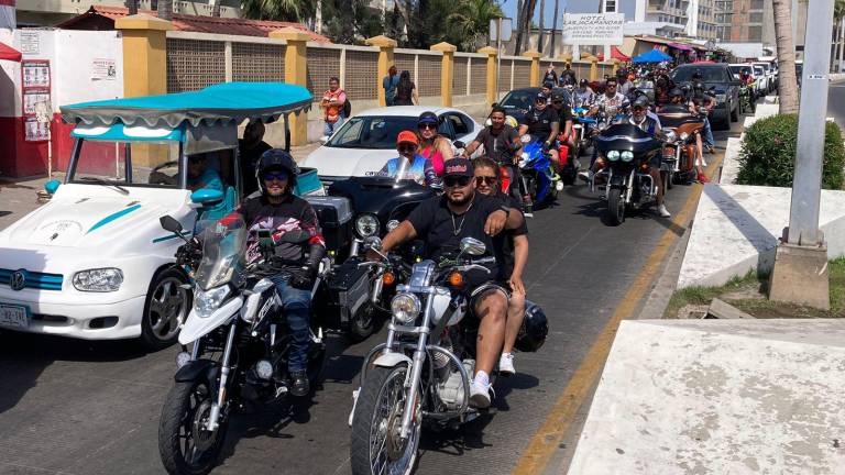 Los motociclistas ya pasean sobre el Malecón de Mazatlán,