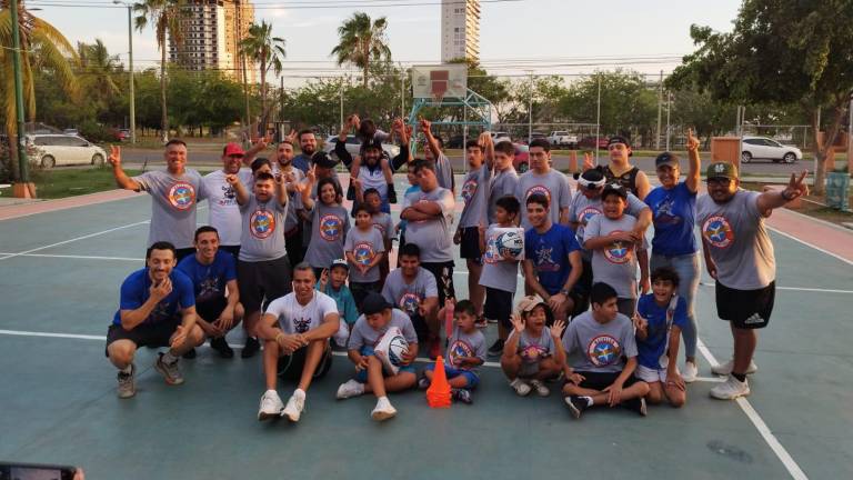 Piratas Basketball estrecha lazos de amistad con Súper Héroes Mazatlán