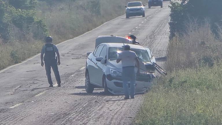 Autoridades atendieron el choque registrado en la carretera México 15, donde no se reportaron heridos. Autoridades atendieron el choque registrado en la carretera México 15, donde no se reportaron heridos.