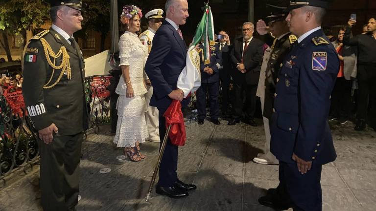 El Embajador de México en España, el sinaloense Quirino Ordaz Coppel, dio el tradicional Grito de Independencia en la Plaza de Chamberí en Madrid.