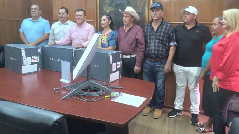 Entrega Ayuntamiento de Mazatlán equipo de internet satelital para comunidades rurales