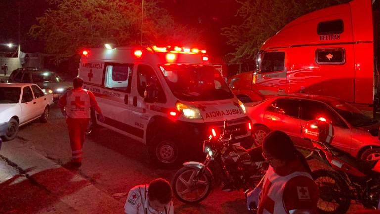 Policía resbala de su vehículo y se lesiona en Culiacán