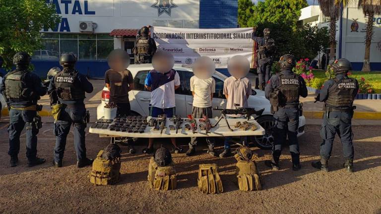 Los civiles, el vehículo y los objetos de delito fueron puestos a disposición del Ministerio Público Federal para realizar las investigaciones pertinentes. Los civiles, el vehículo y los objetos de delito fueron puestos a disposición del Ministerio Público Federal para realizar las investigaciones pertinentes.