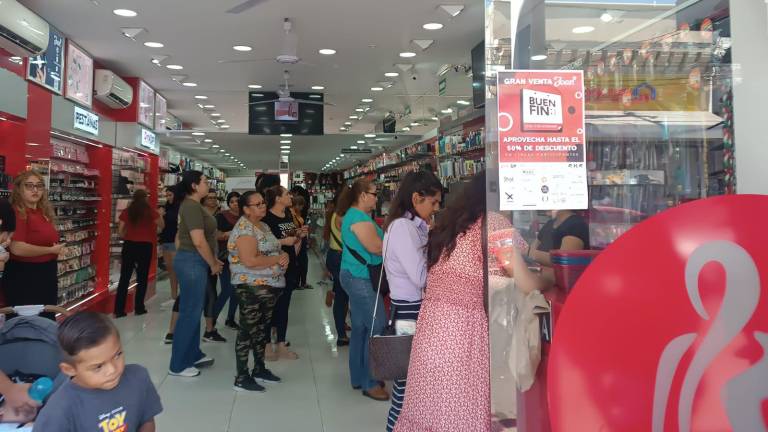 Consumidores recorrieron las tiendas del Centro de Mazatlán en busca de ofertas por “El Buen Fin 2025”. Consumidores recorrieron las tiendas del Centro de Mazatlán en busca de ofertas por “El Buen Fin 2025”.