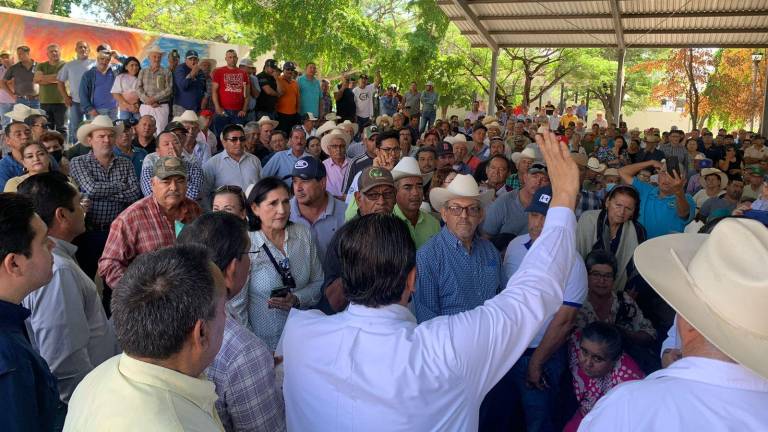 Reunión de agricultores de Guasave con funcionarios del Gobierno de Sinaloa.