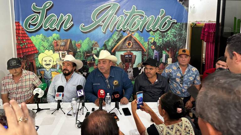 Conferencia de prensa de productores ganaderos de Mazatlán para dar a conocer el incremento del precio en leche y queso. Conferencia de prensa de productores ganaderos de Mazatlán para dar a conocer el incremento del precio en leche y queso.