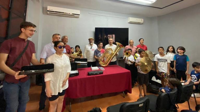 Entrega Isic instrumentos al Museo de Arte de Mazatlán